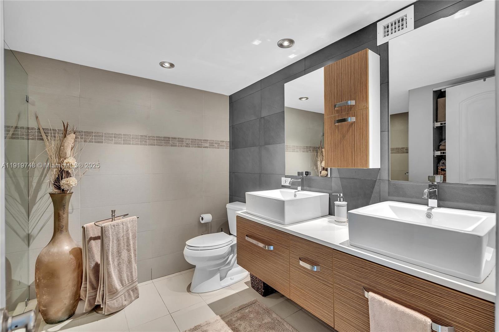 AVANT GARDE CONDO - Residential