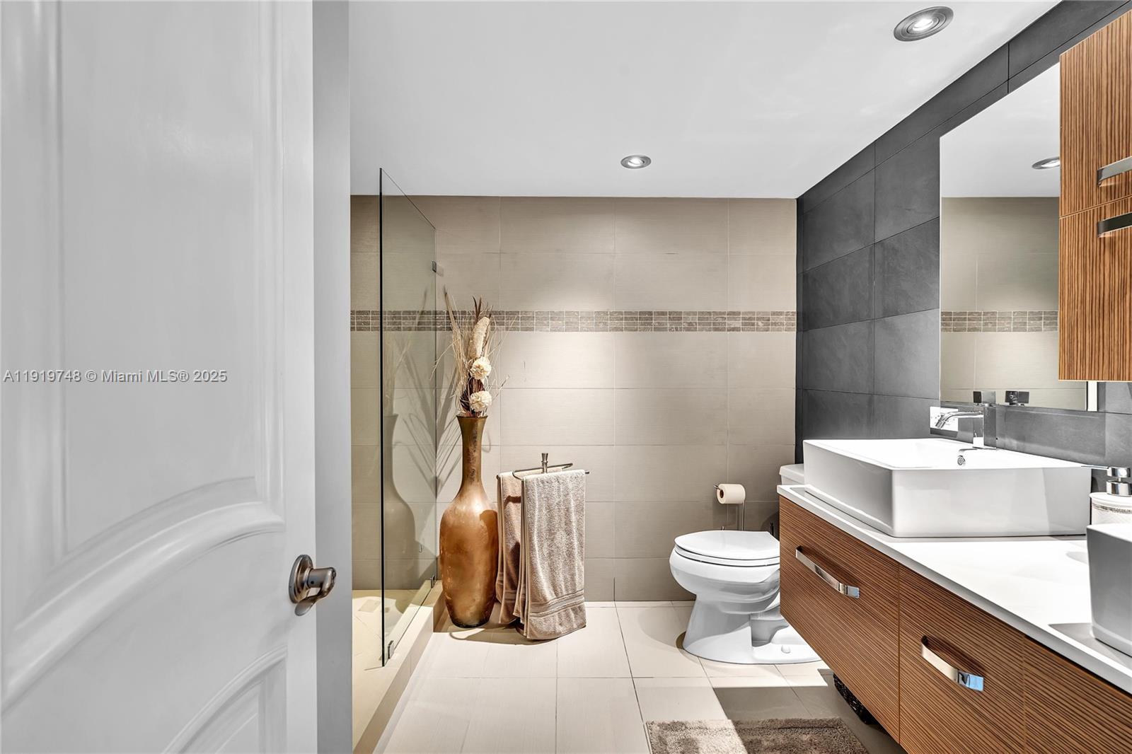 AVANT GARDE CONDO - Residential