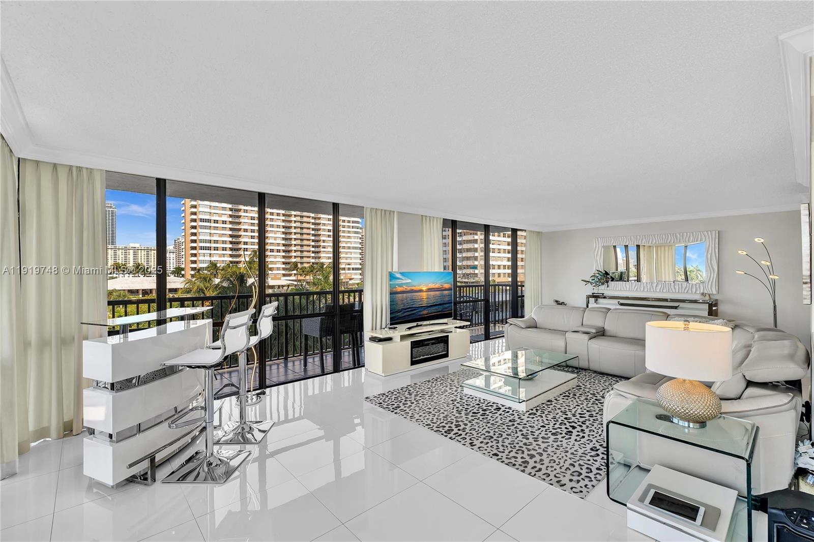 AVANT GARDE CONDO - Residential