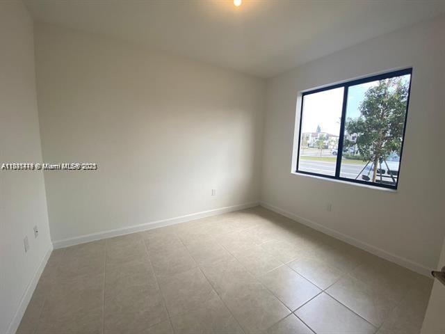 575 NE 208th Ter 575