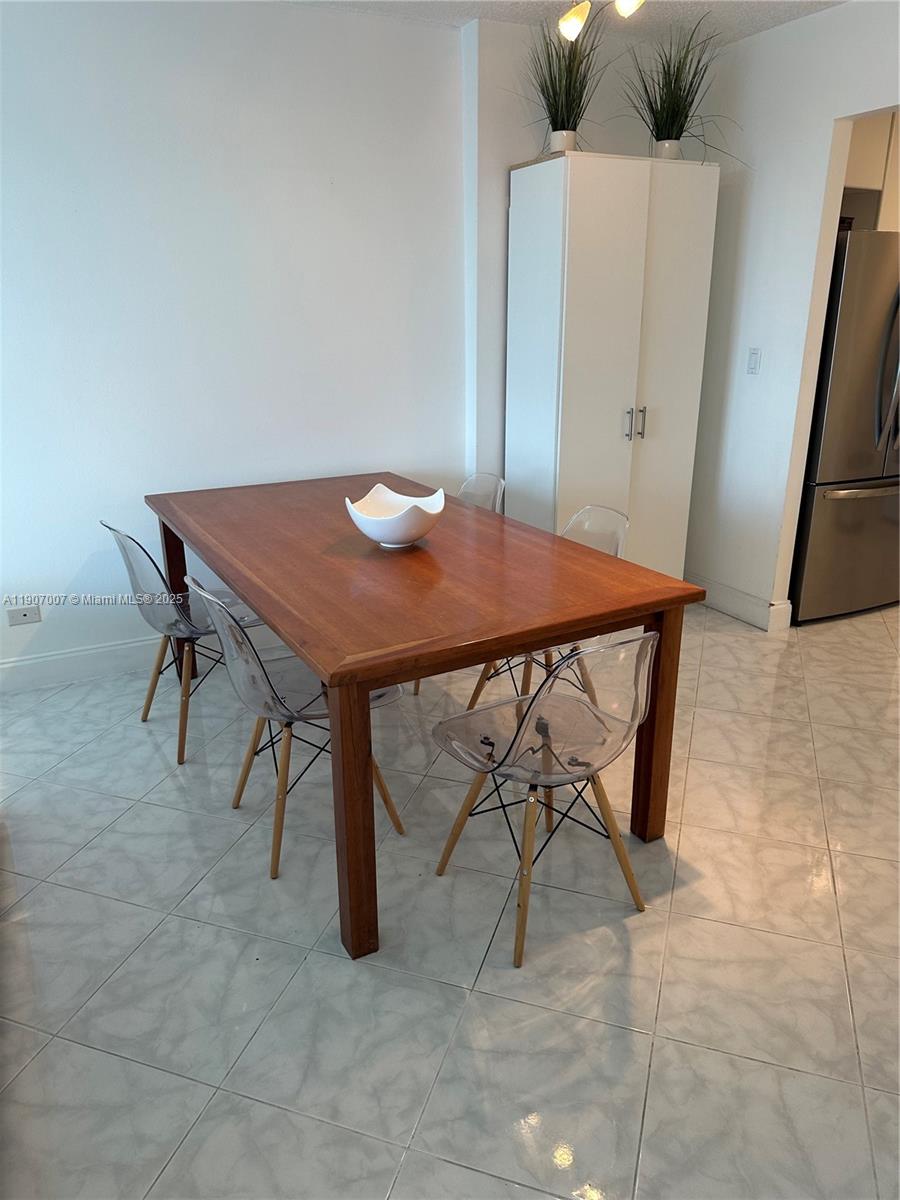 RONEY PALACE CONDO - Residential Lease