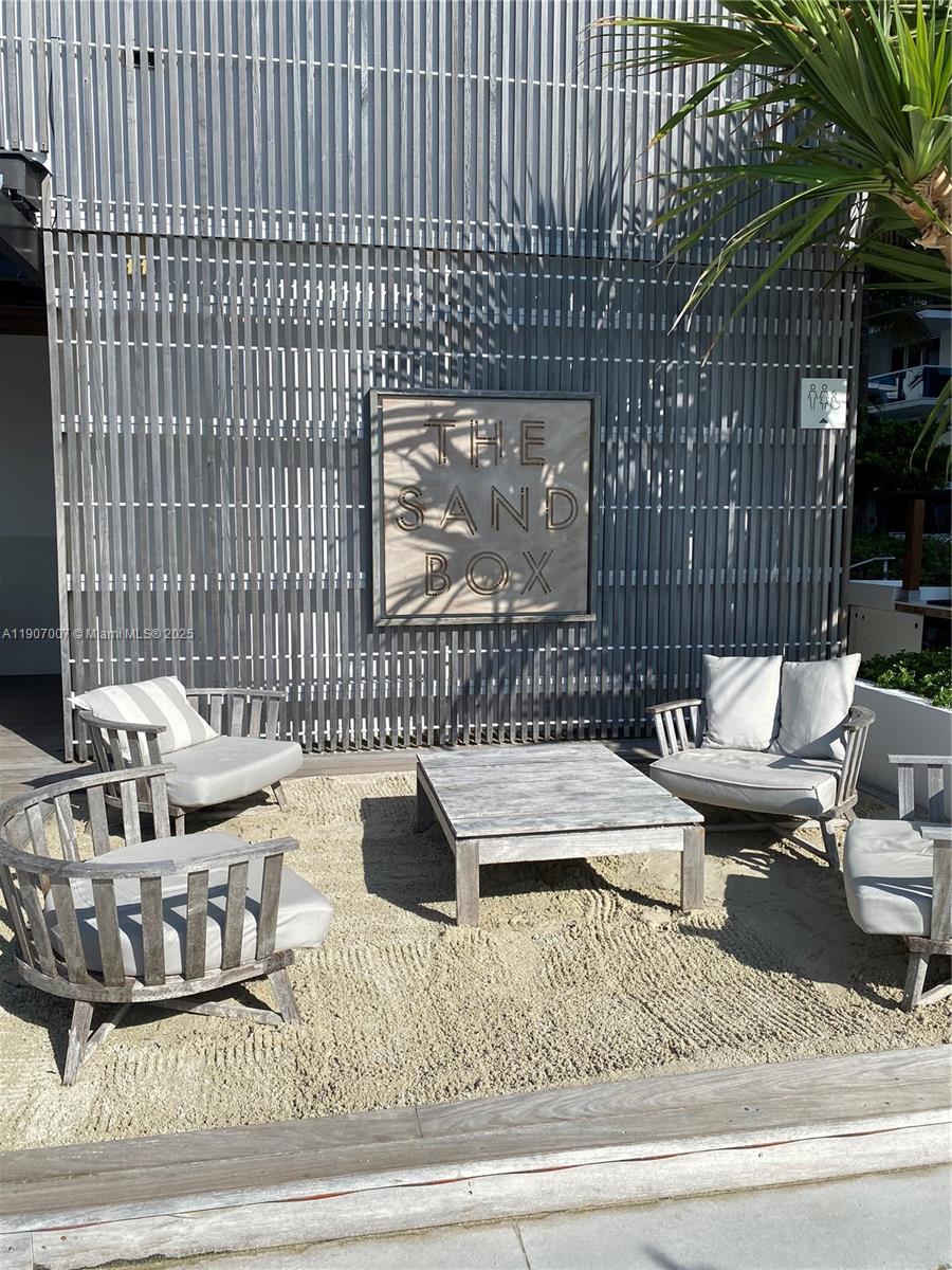 RONEY PALACE CONDO - Residential Lease