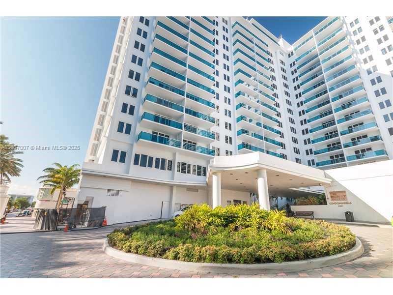 RONEY PALACE CONDO - Residential Lease
