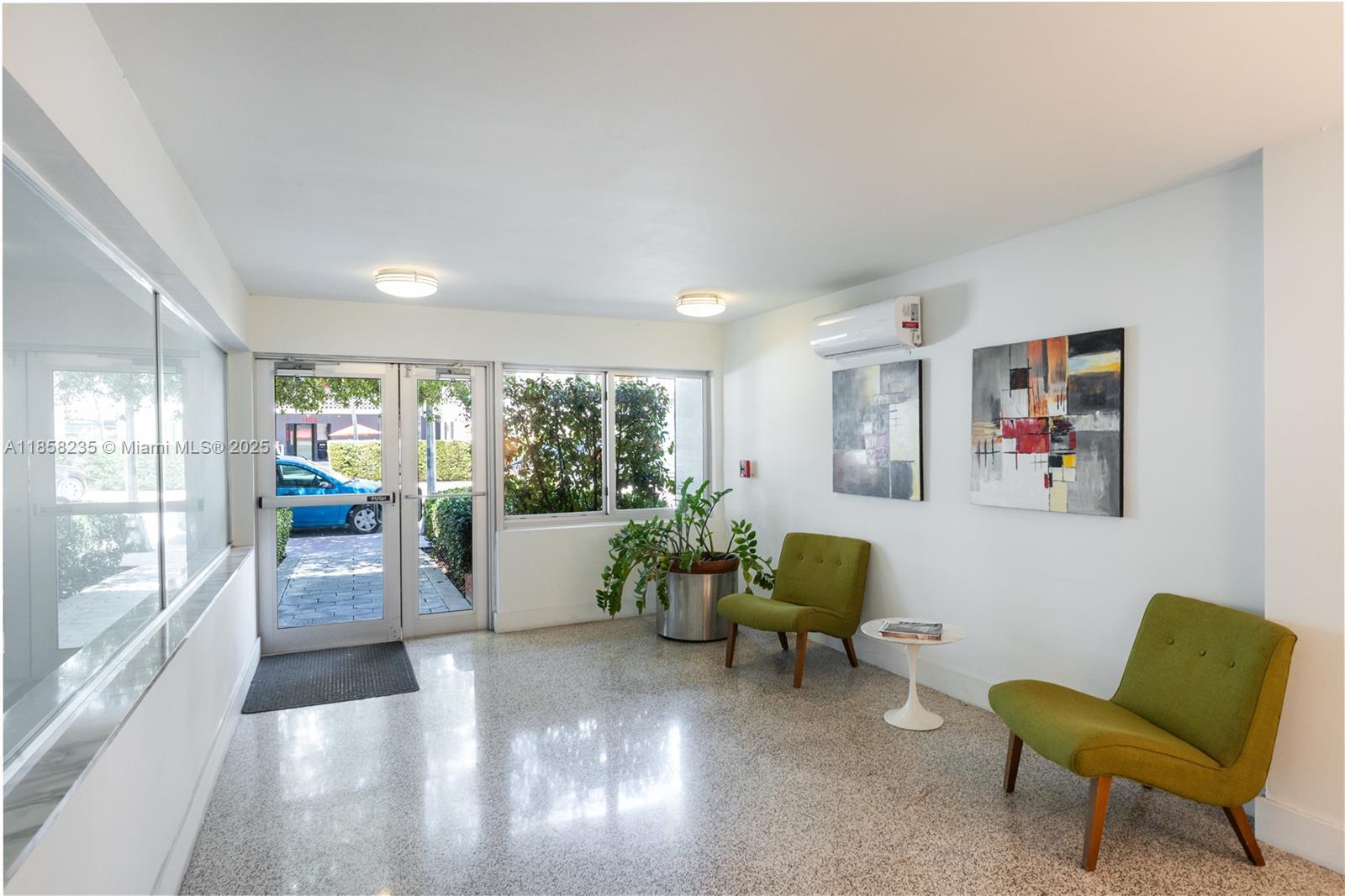 1400 Lincoln Rd 402