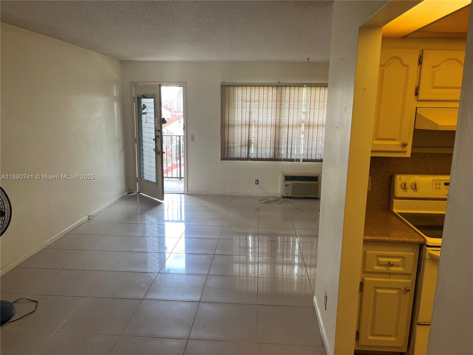 NEW HAMPTON AT CENTURY VI - Residential Lease