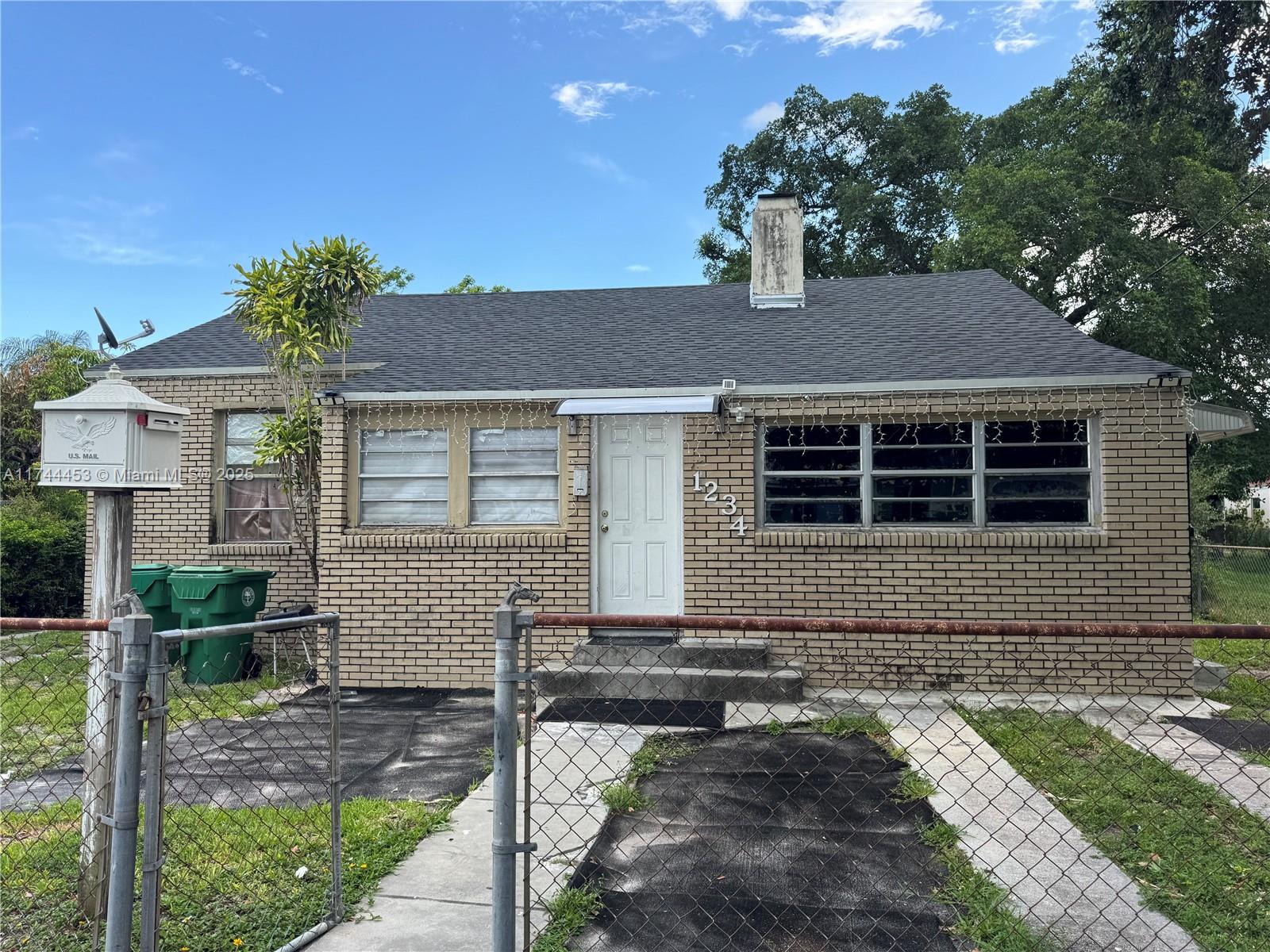 1234 Nw 52nd St, Miami, Broward County, Florida - 4 Bedrooms  
2 Bathrooms - 