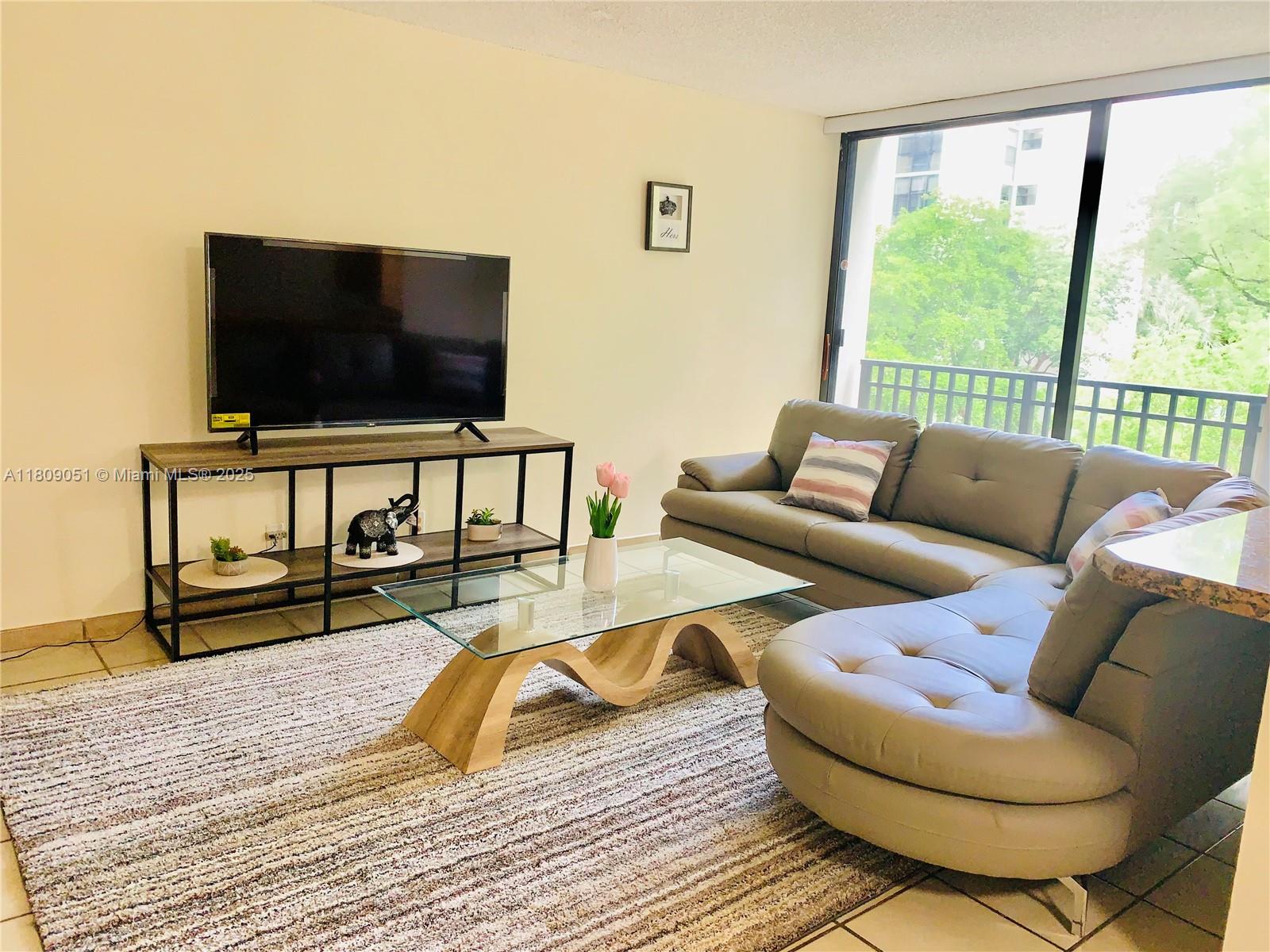 Rental Property at 17021 N Bay Rd 318, Sunny Isles Beach, Miami-Dade County, Florida - Bedrooms: 1 
Bathrooms: 2  - $2,100 MO.