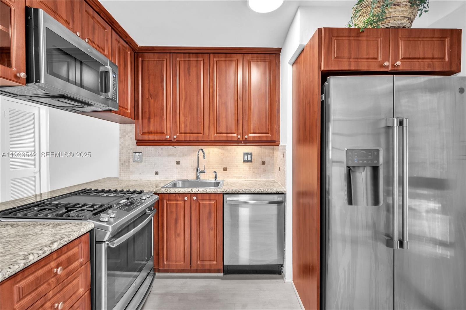 CHATEAU GROVE CONDO - Residential Lease