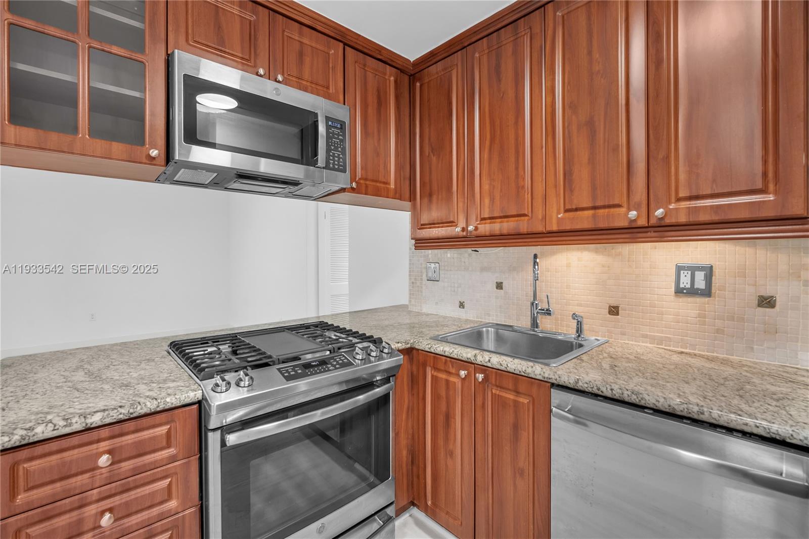 CHATEAU GROVE CONDO - Residential Lease