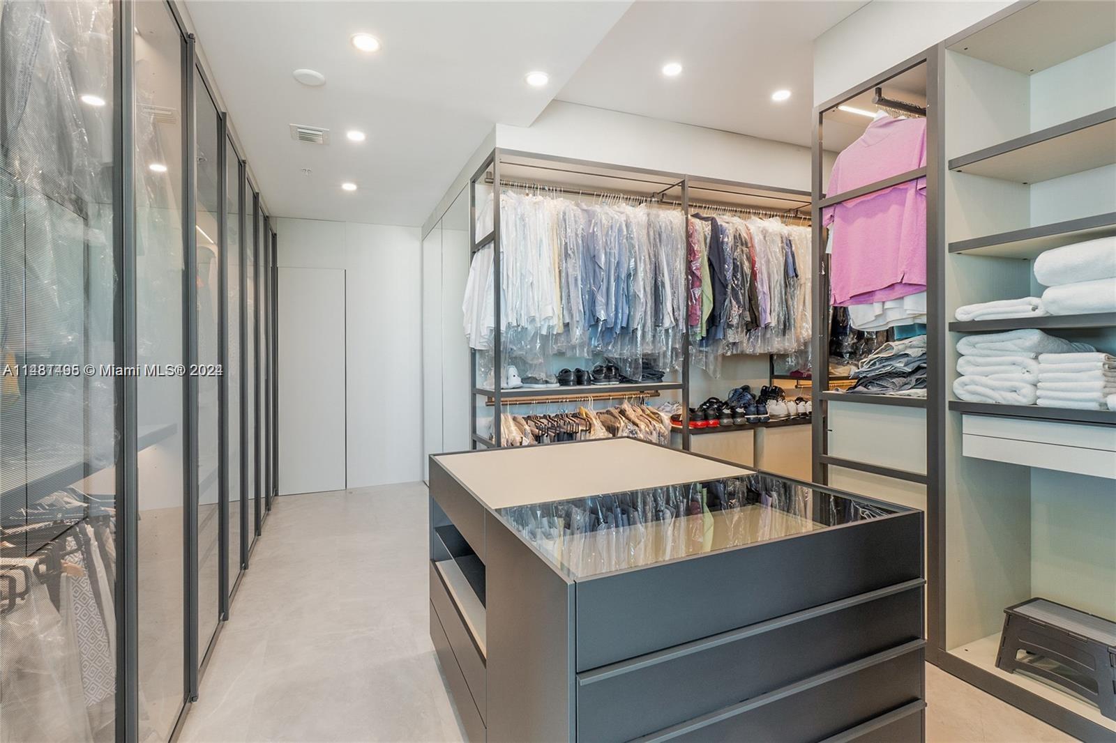 PARQUE TOWERS CONDO - Residential