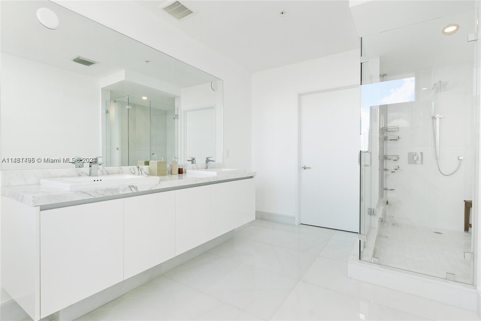 PARQUE TOWERS CONDO - Residential