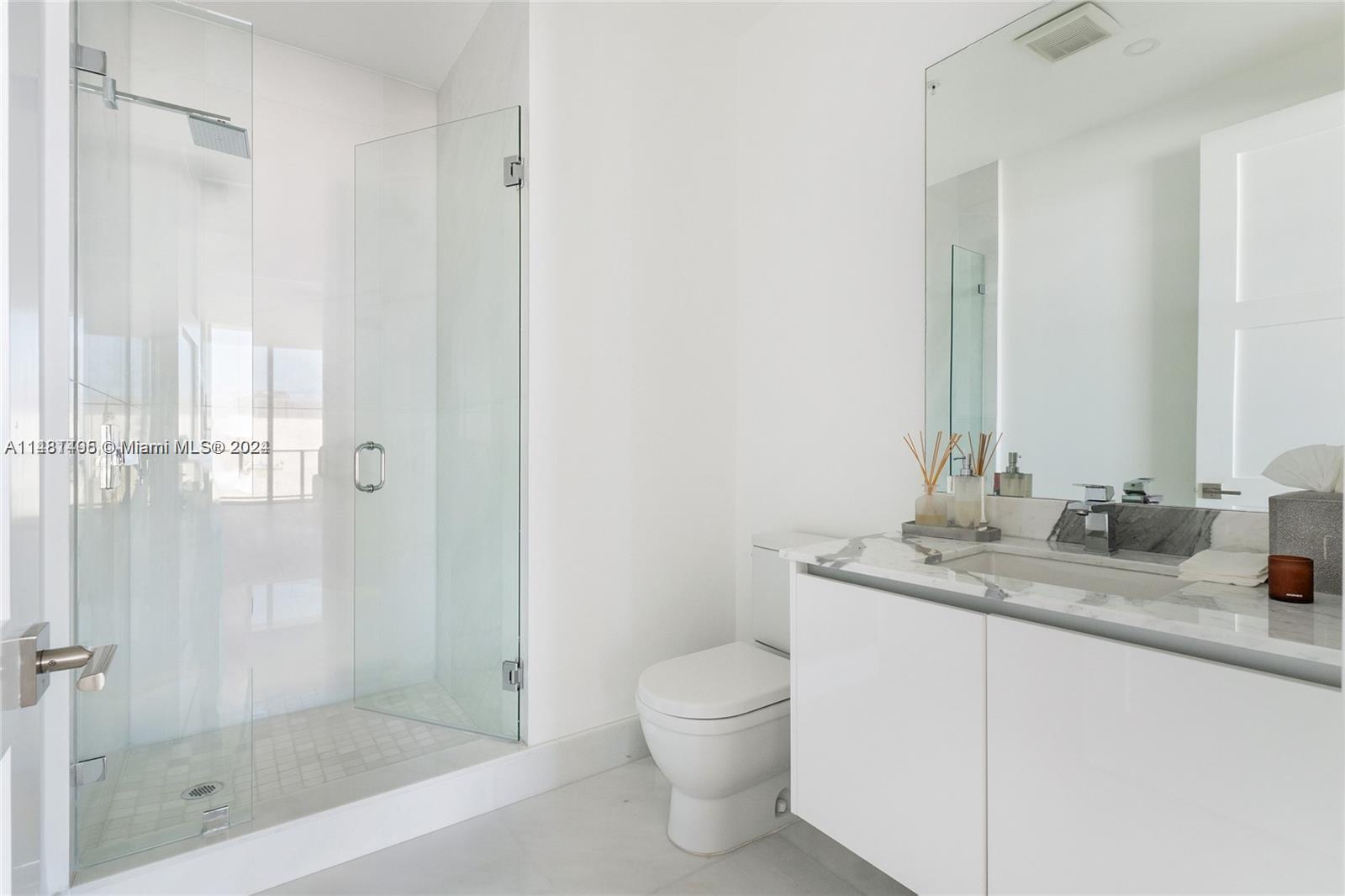 PARQUE TOWERS CONDO - Residential