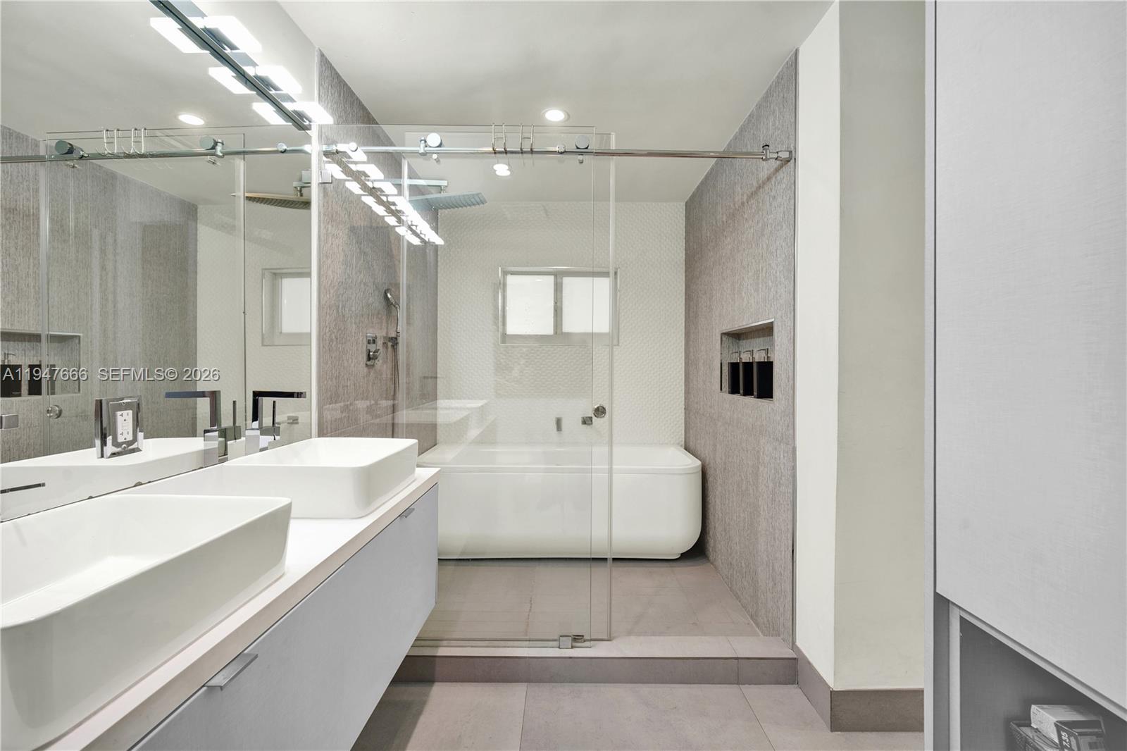 HIGHLAND GARDENS - Residential