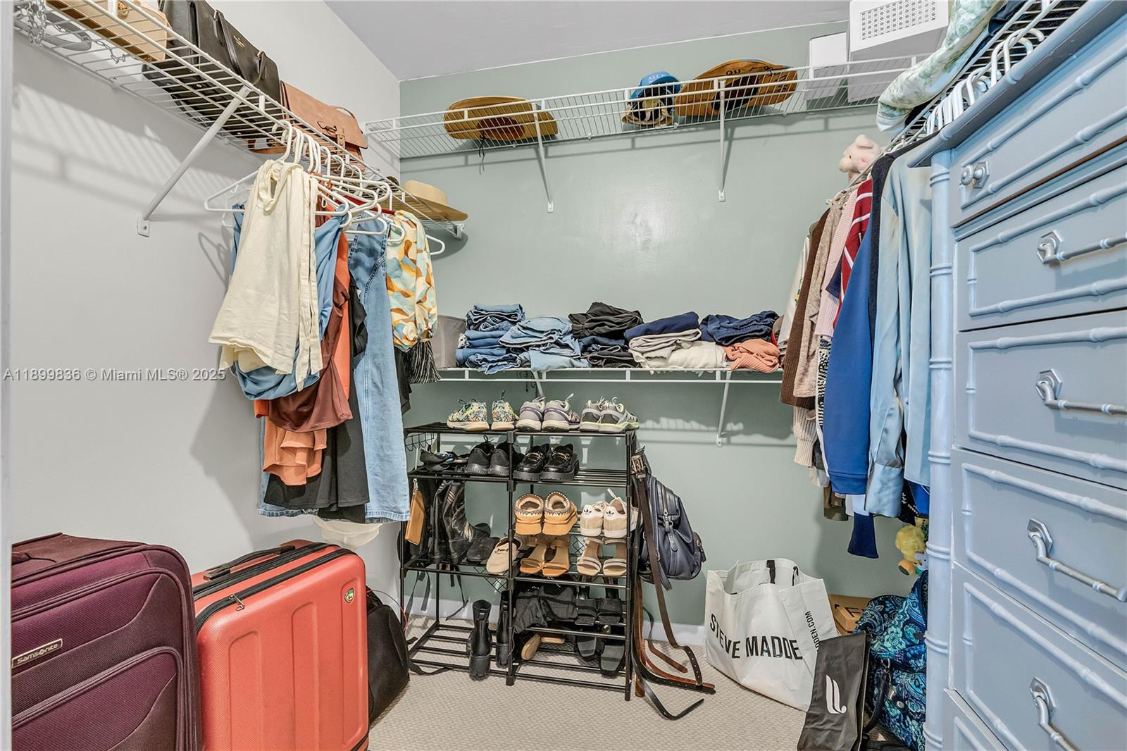 CONDOMINIUM 13 OF LIGHTHO - Residential