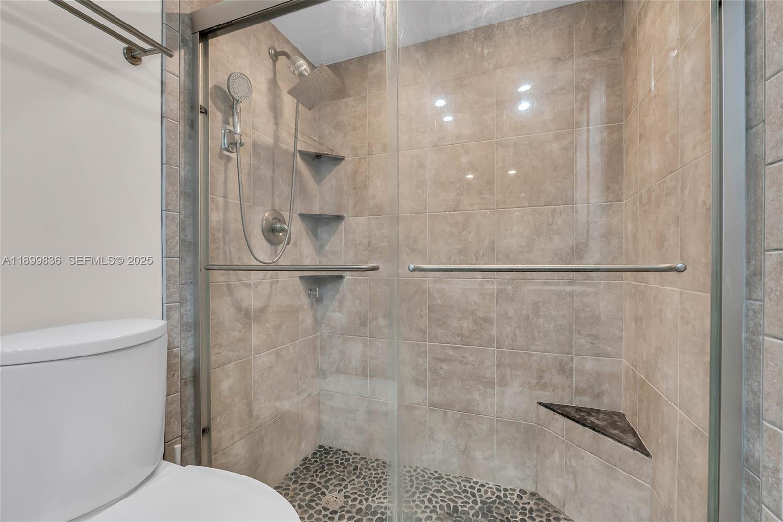 CONDOMINIUM 13 OF LIGHTHO - Residential