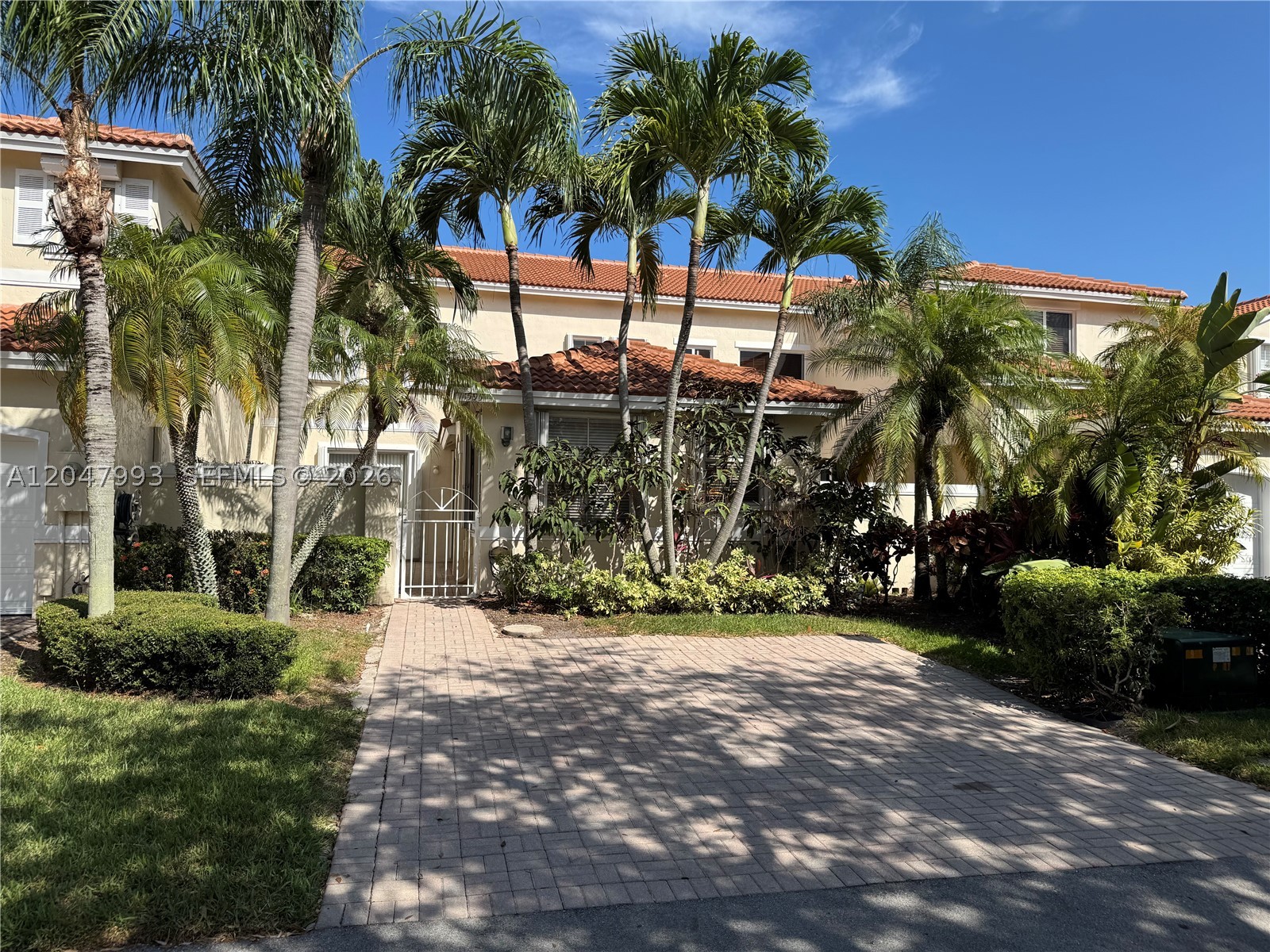 1595 Seagrape Way -