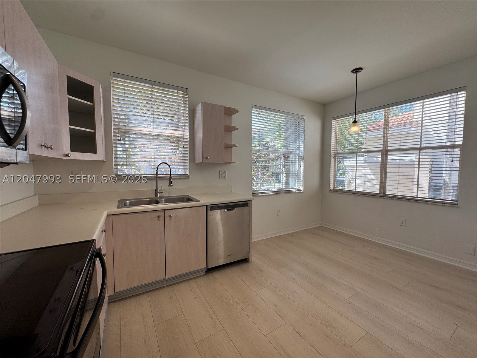 1595 Seagrape Way -