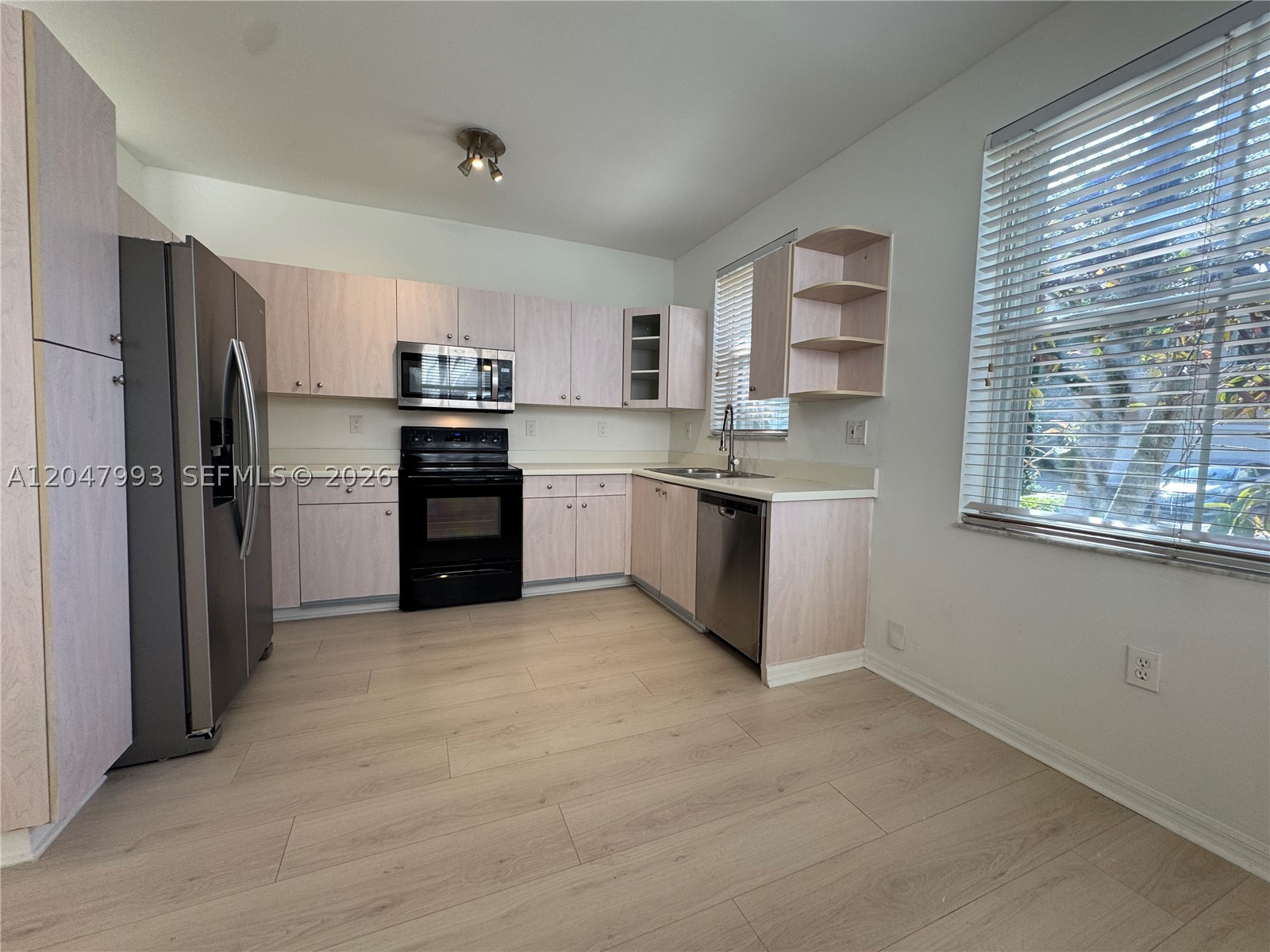 1595 Seagrape Way -