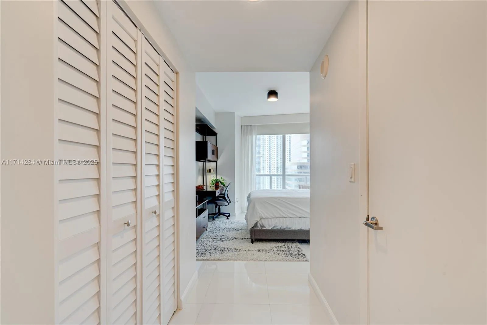 Miami, Florida 33131, United States, 2 Bedrooms Bedrooms, ,2 BathroomsBathrooms,Residential,Pending,20937