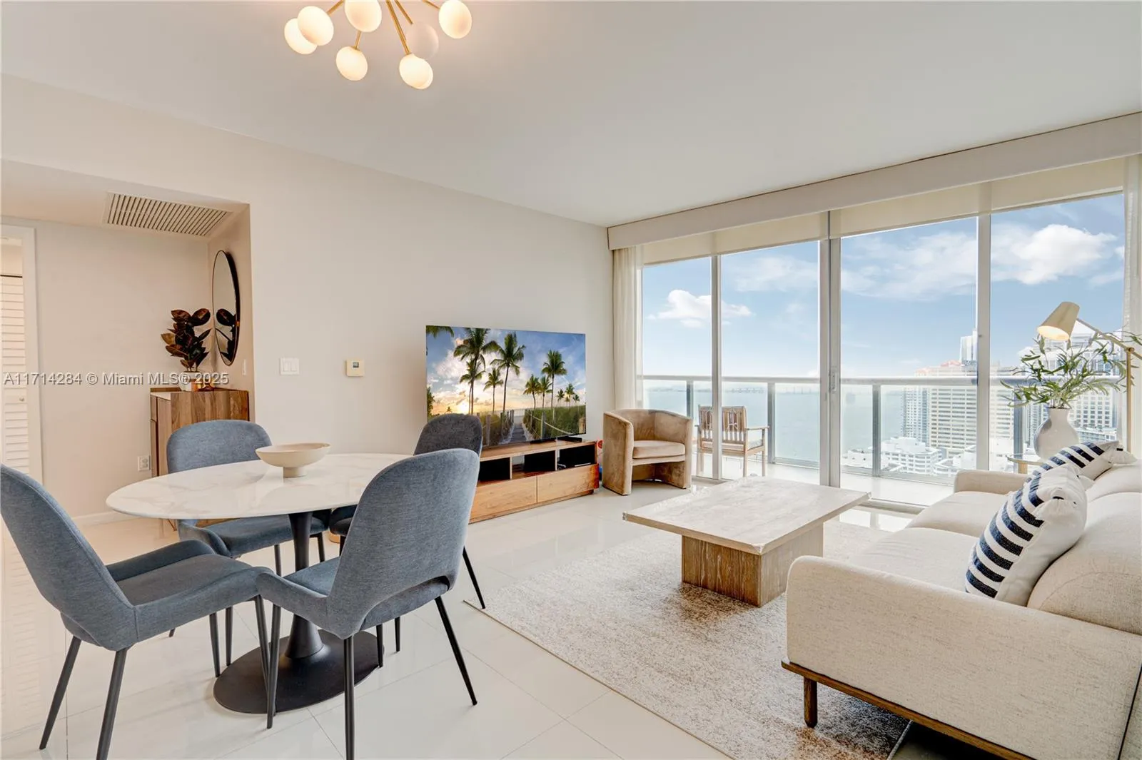 Miami, Florida 33131, United States, 2 Bedrooms Bedrooms, ,2 BathroomsBathrooms,Residential,Pending,20937