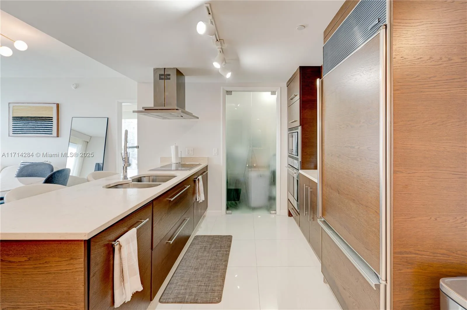 Miami, Florida 33131, United States, 2 Bedrooms Bedrooms, ,2 BathroomsBathrooms,Residential,Pending,20937