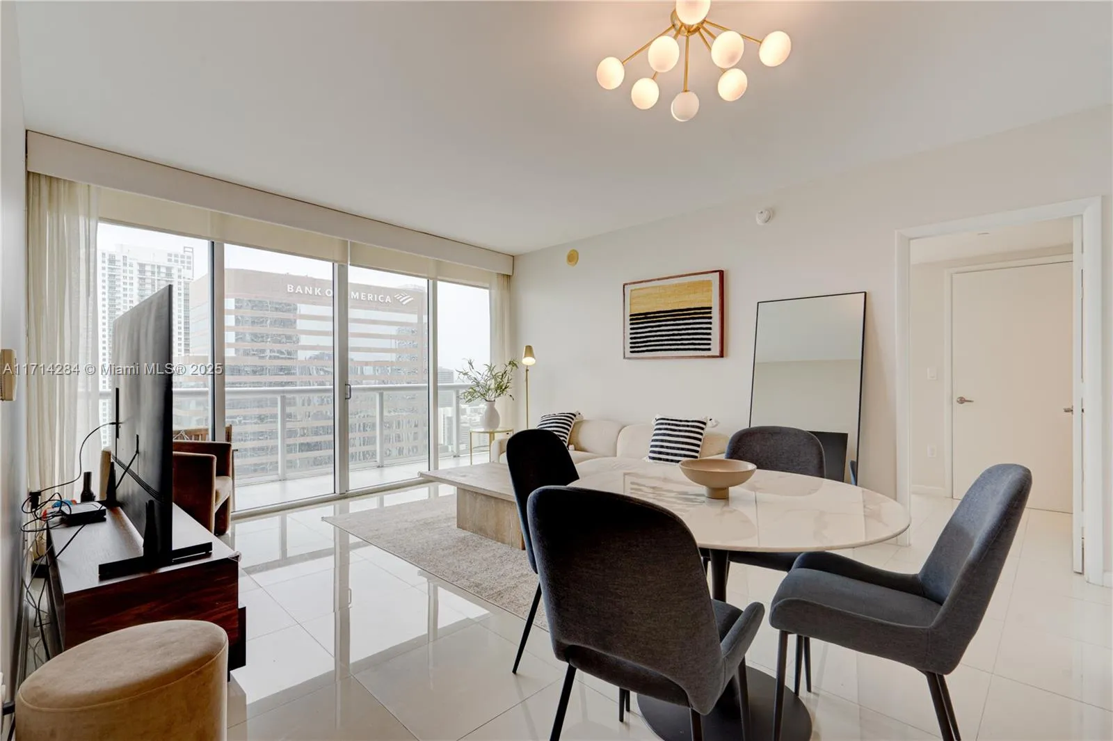 Miami, Florida 33131, United States, 2 Bedrooms Bedrooms, ,2 BathroomsBathrooms,Residential,Pending,20937