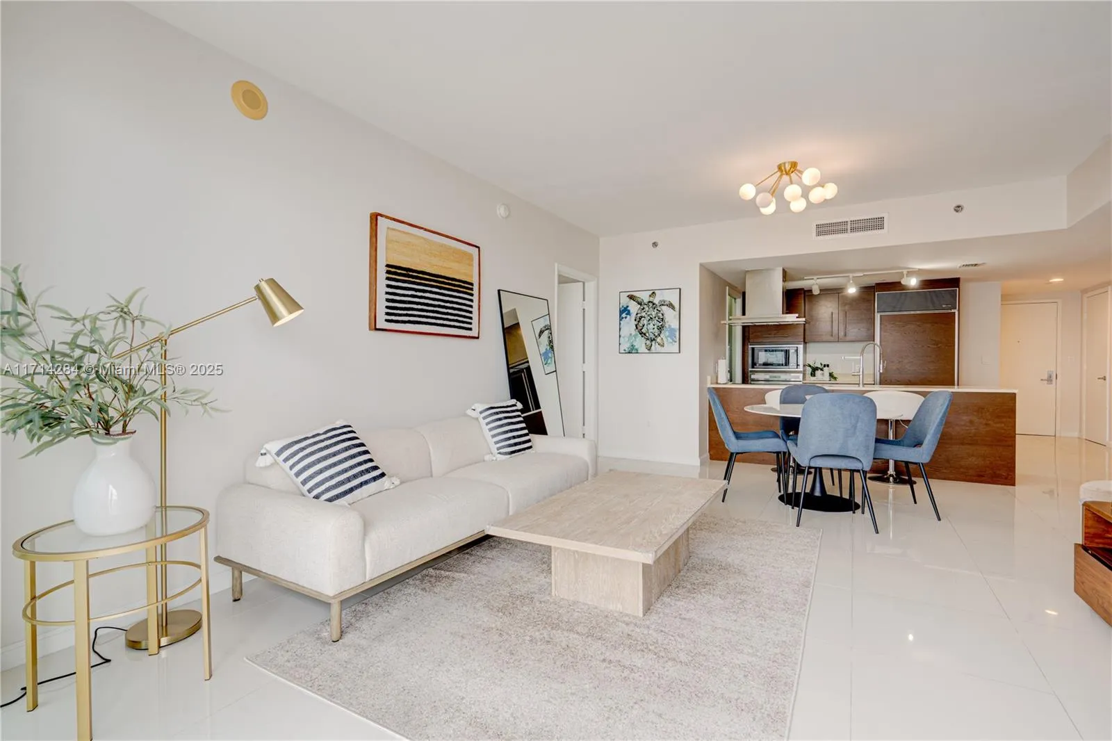 Miami, Florida 33131, United States, 2 Bedrooms Bedrooms, ,2 BathroomsBathrooms,Residential,Pending,20937