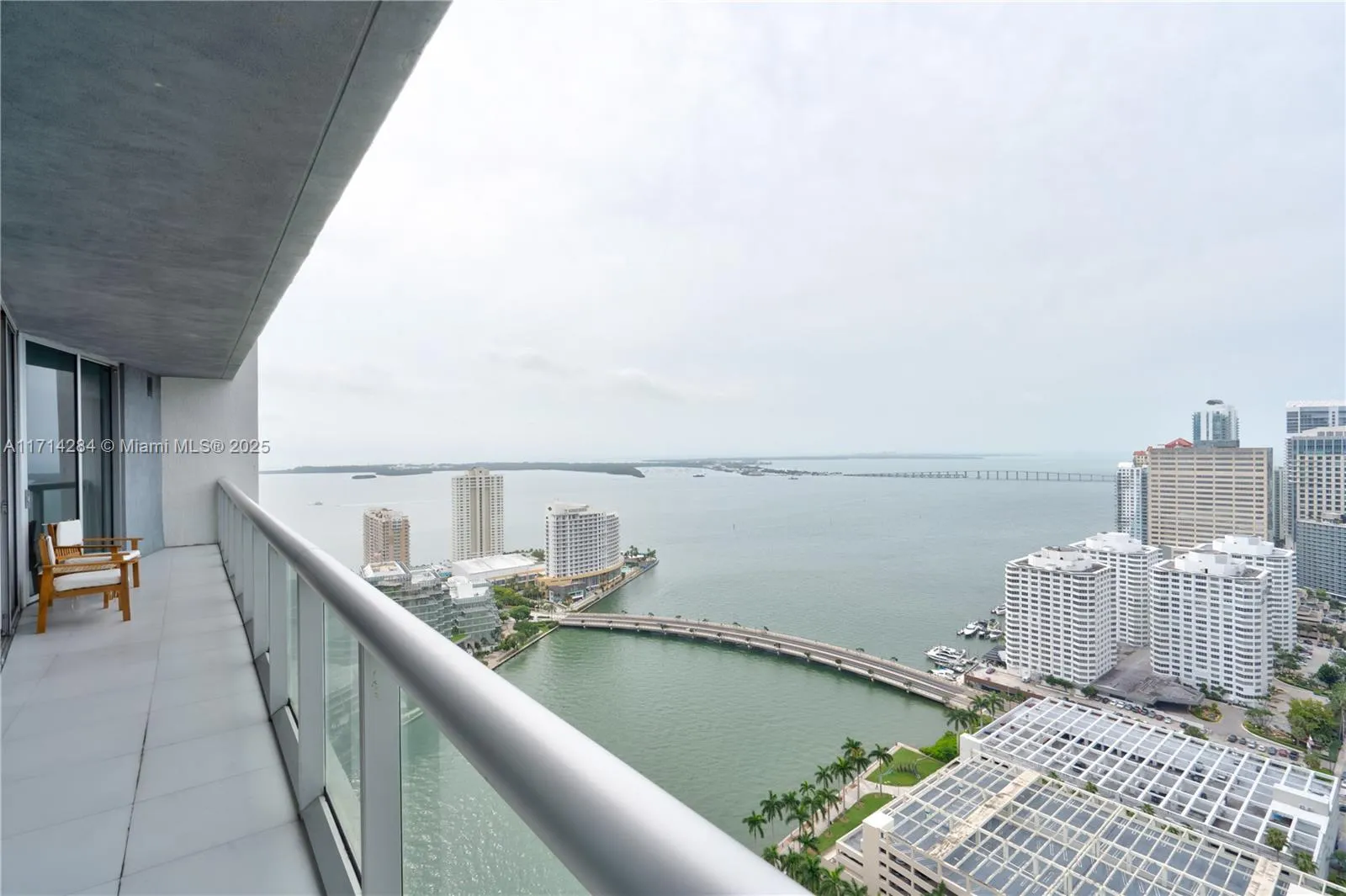 Miami, Florida 33131, United States, 2 Bedrooms Bedrooms, ,2 BathroomsBathrooms,Residential,Pending,20937