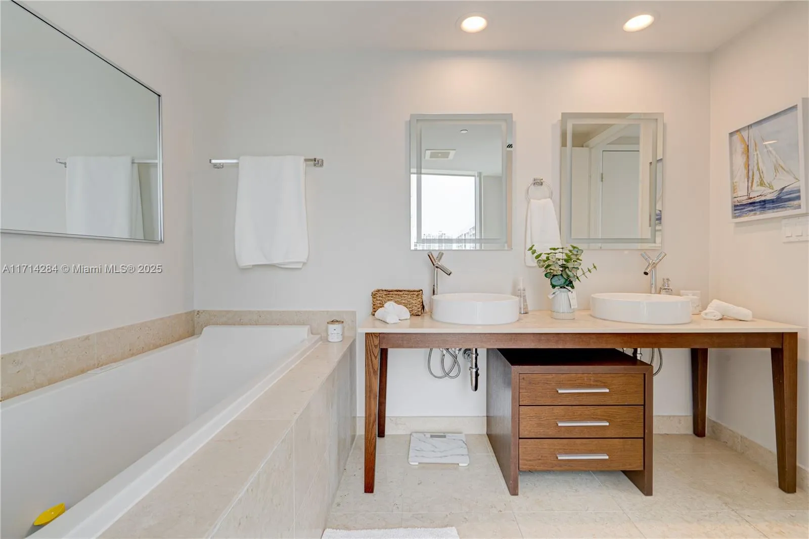 Miami, Florida 33131, United States, 2 Bedrooms Bedrooms, ,2 BathroomsBathrooms,Residential,Pending,20937