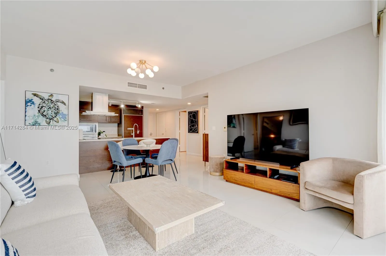 Miami, Florida 33131, United States, 2 Bedrooms Bedrooms, ,2 BathroomsBathrooms,Residential,Pending,20937