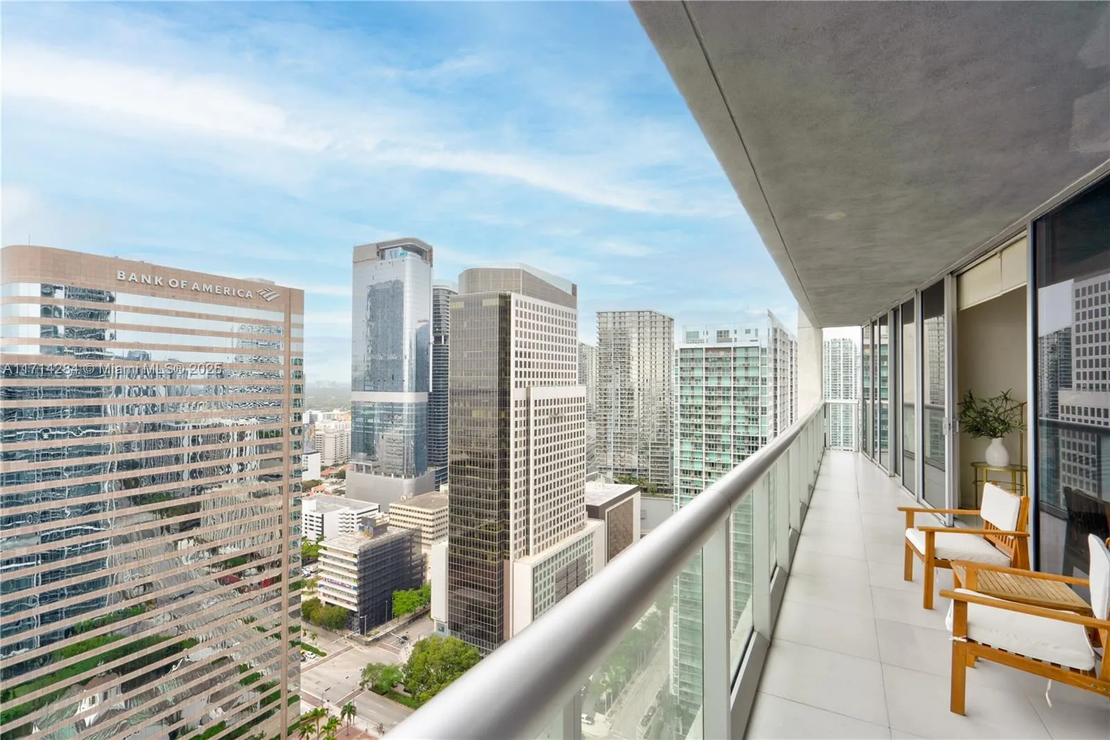 Miami, Florida 33131, United States, 2 Bedrooms Bedrooms, ,2 BathroomsBathrooms,Residential,Pending,20937