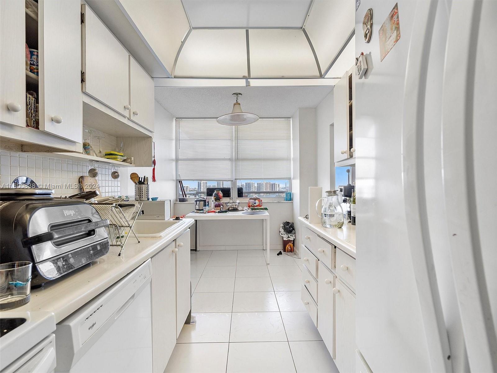 WINSTON TOWERS 200 - Residential