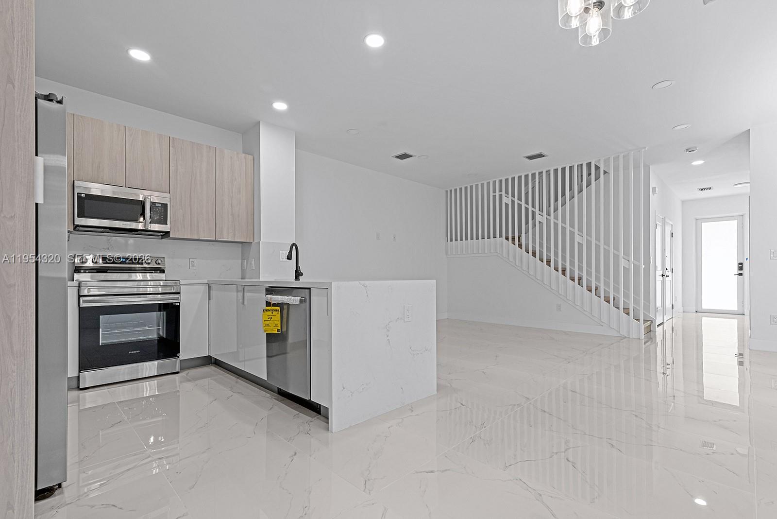 PREMIUM 13 CONDO - Residential