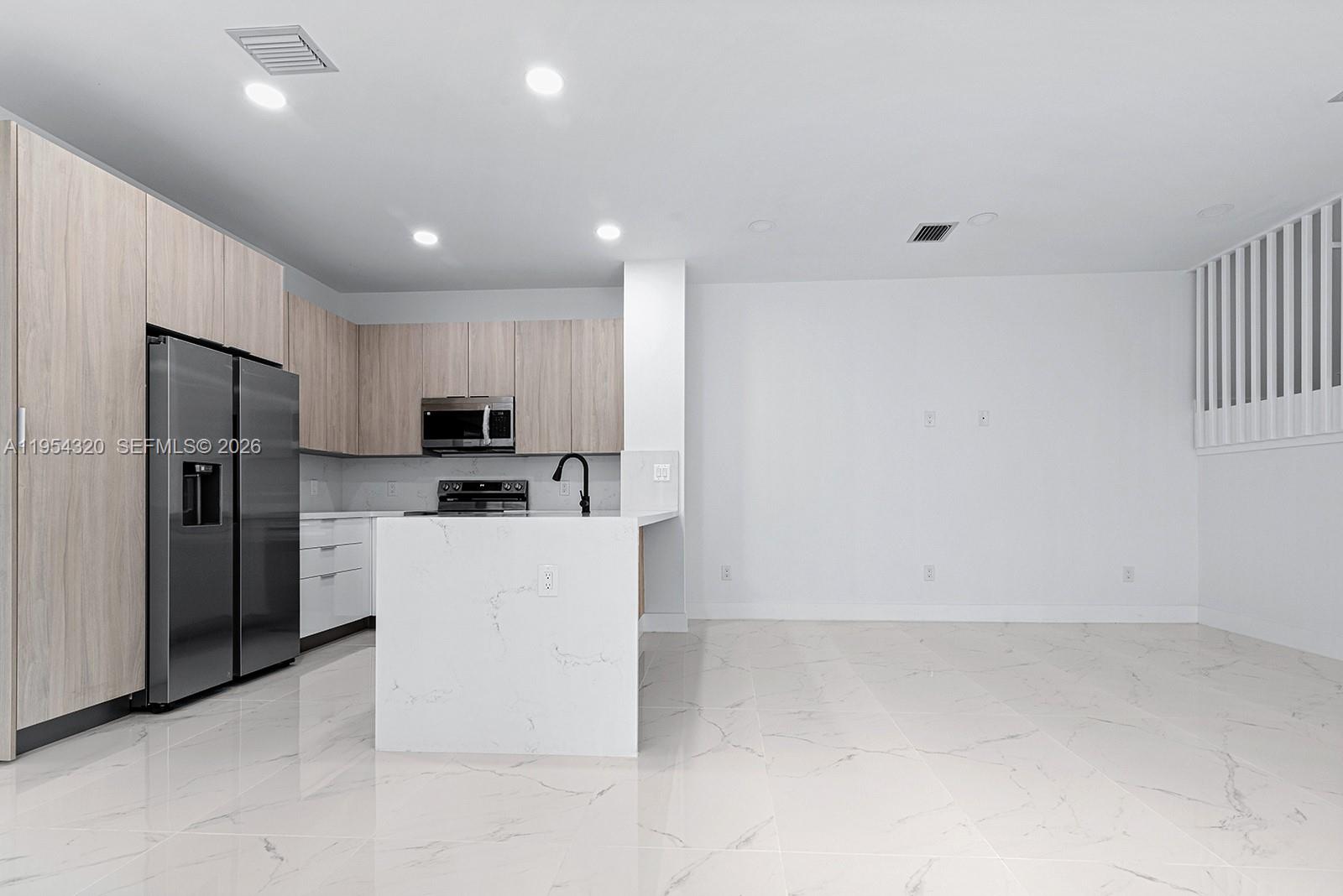 PREMIUM 13 CONDO - Residential