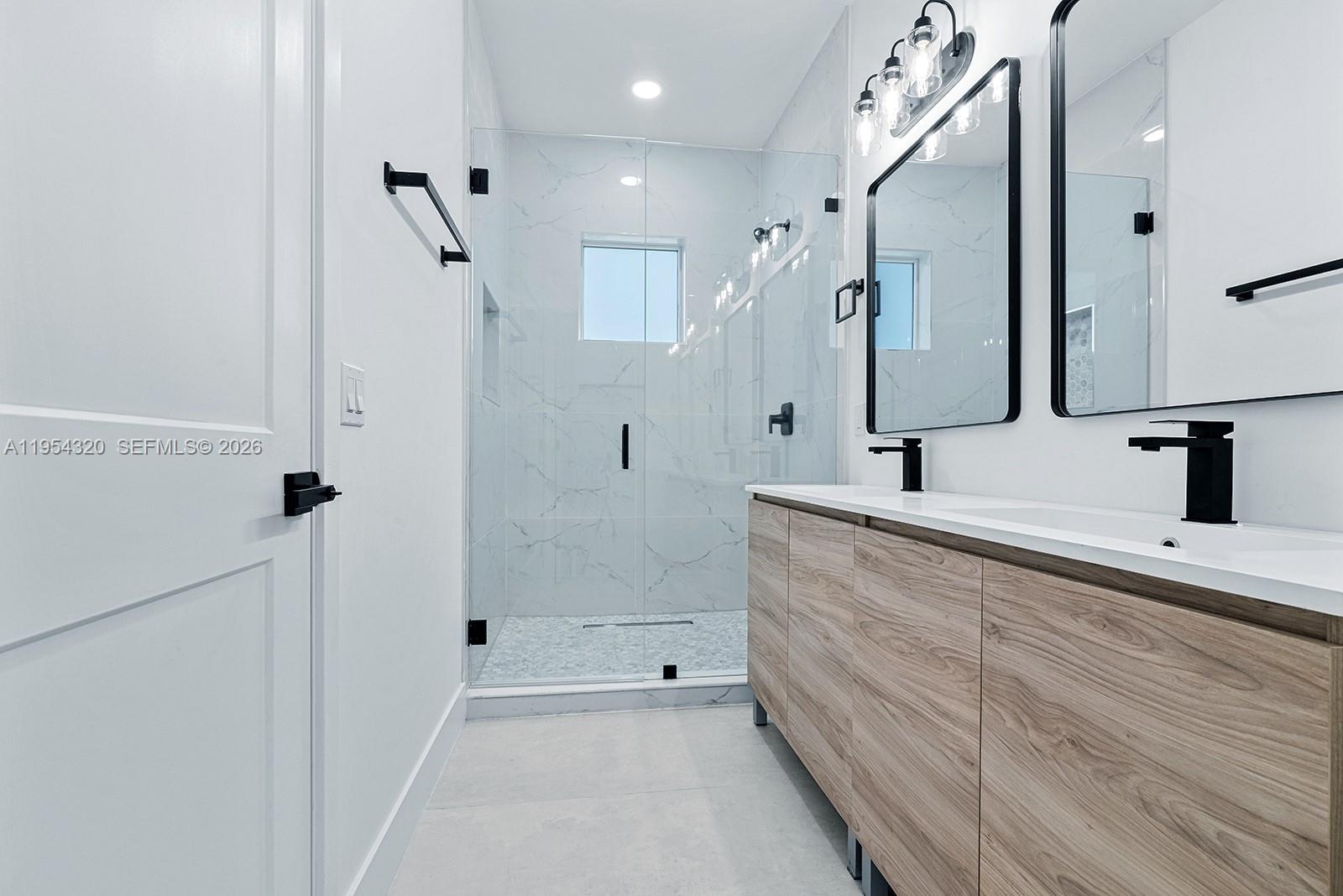 PREMIUM 13 CONDO - Residential