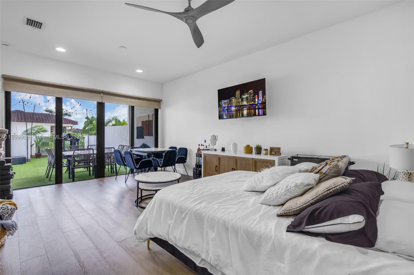 DOWNTOWN DORAL DUTCHER - Residential