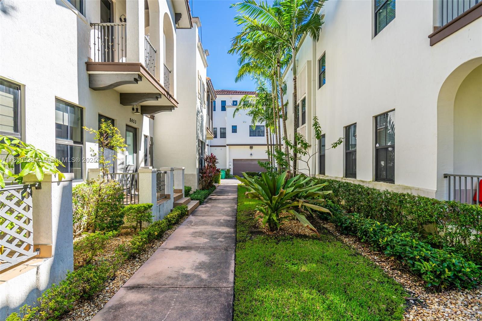 DOWNTOWN DORAL DUTCHER - Residential