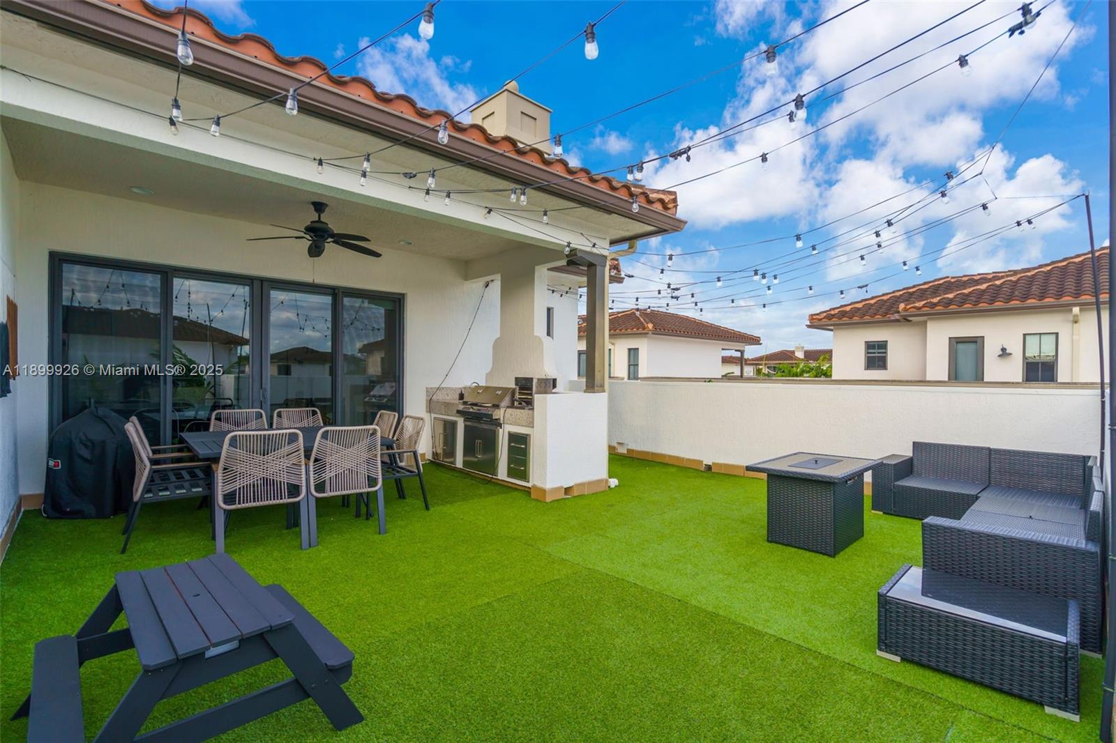DOWNTOWN DORAL DUTCHER - Residential