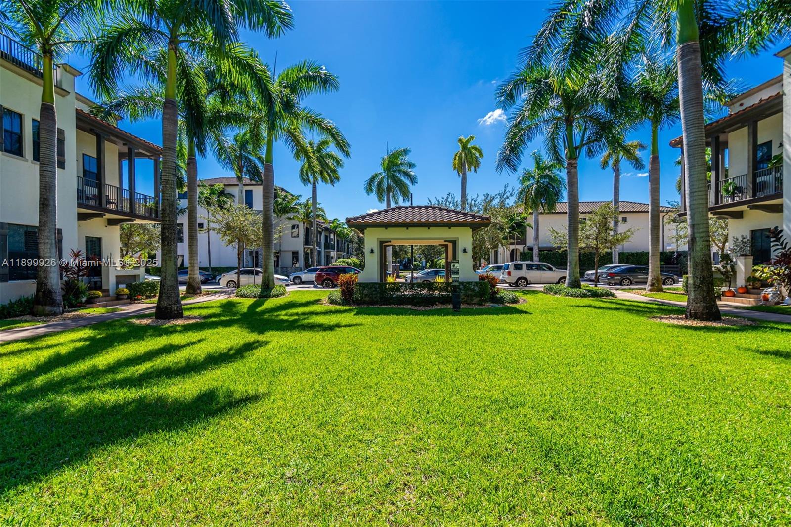 DOWNTOWN DORAL DUTCHER - Residential