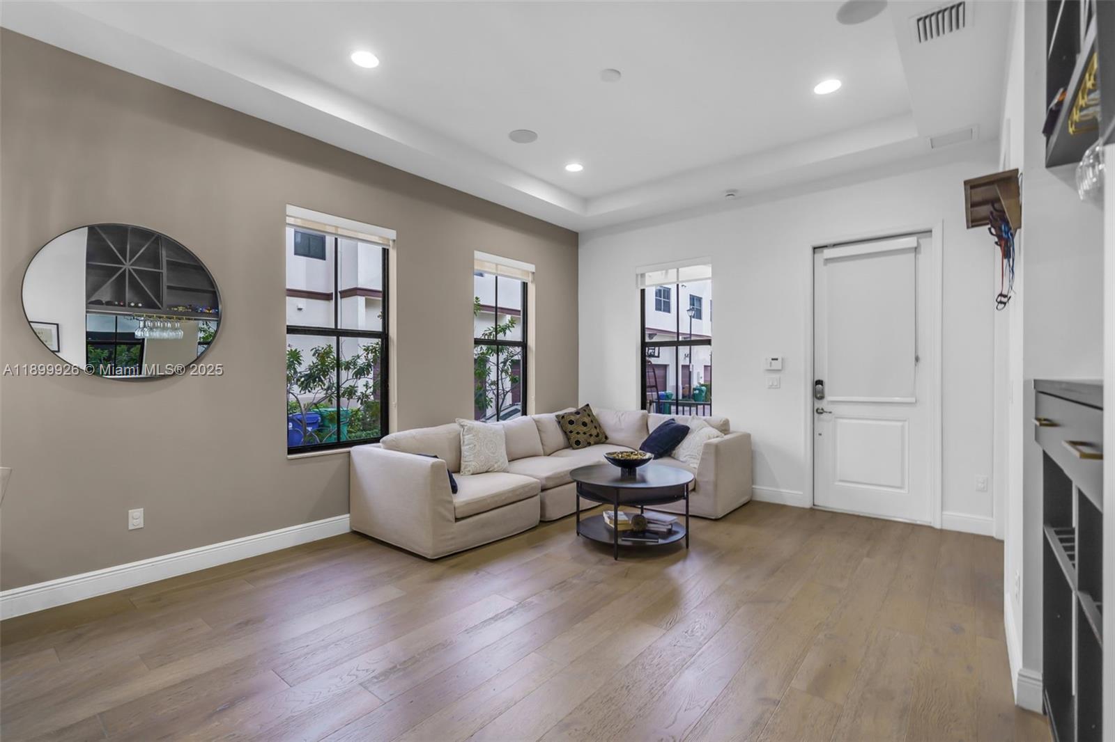 DOWNTOWN DORAL DUTCHER - Residential