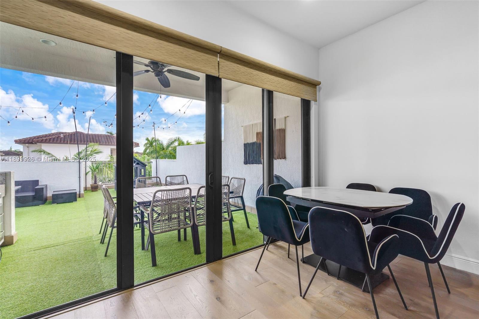 DOWNTOWN DORAL DUTCHER - Residential