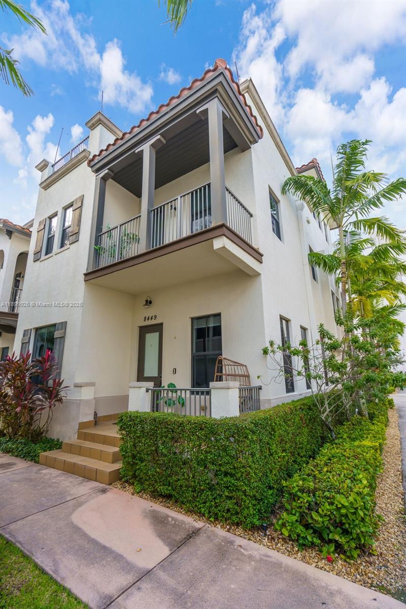 DOWNTOWN DORAL DUTCHER - Residential