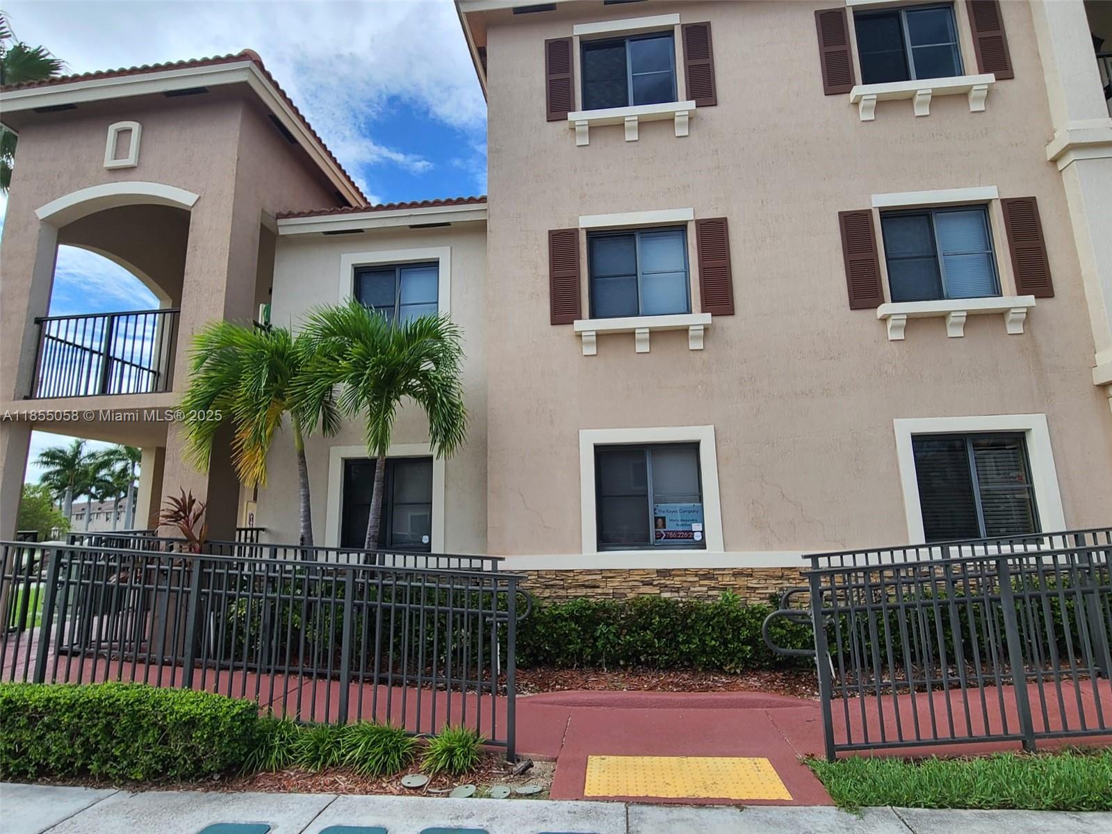 Nice 3/2 corner unit in Isles at Bayshore. Ceramic & laminate floors, nice view, up to 2 parking spots. Enjoy the community plenty of amenities: pool, gym, green areas, lakes and more. Excellent location.