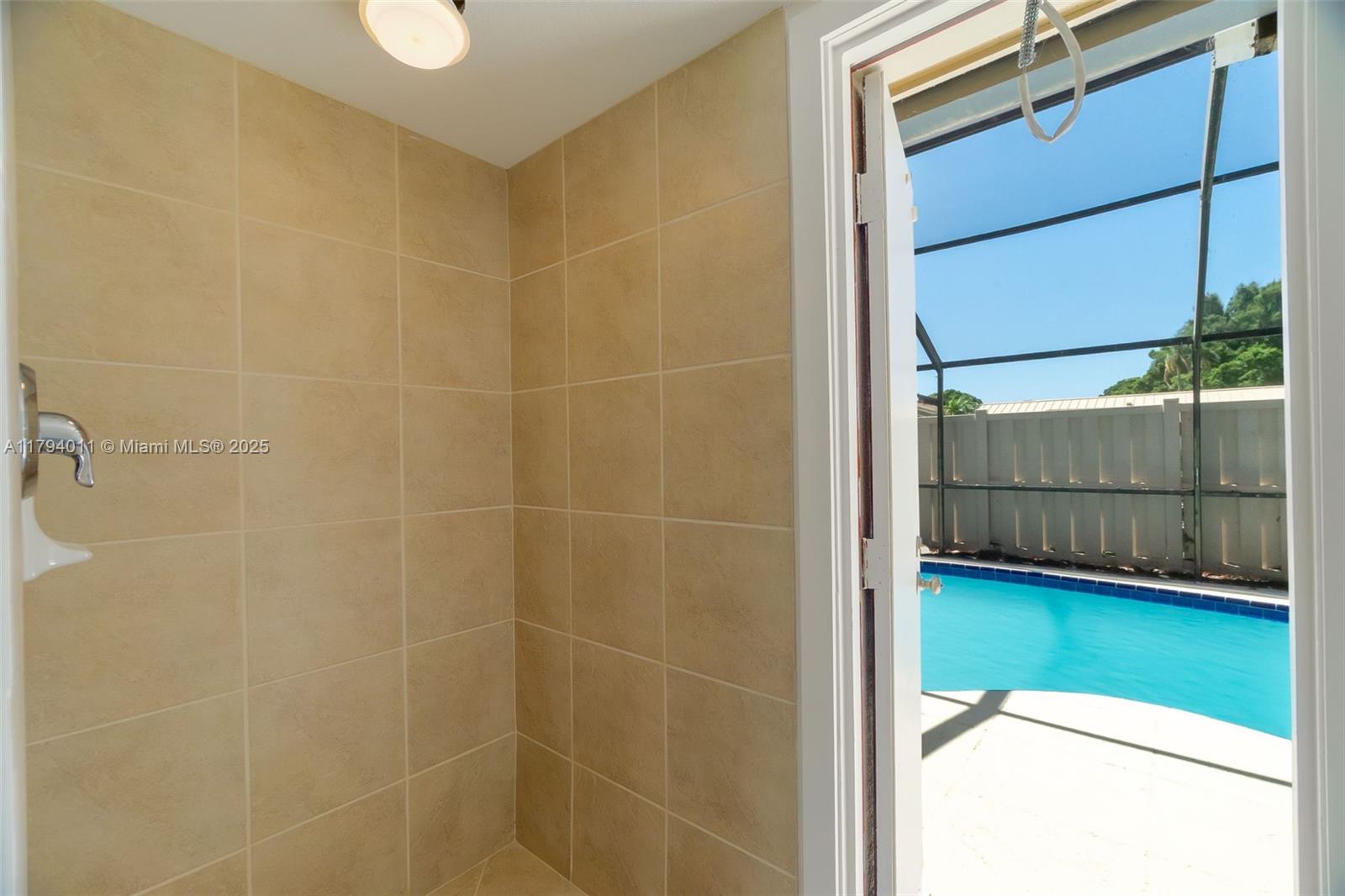 WESTWOOD GARDENS 3 - Residential