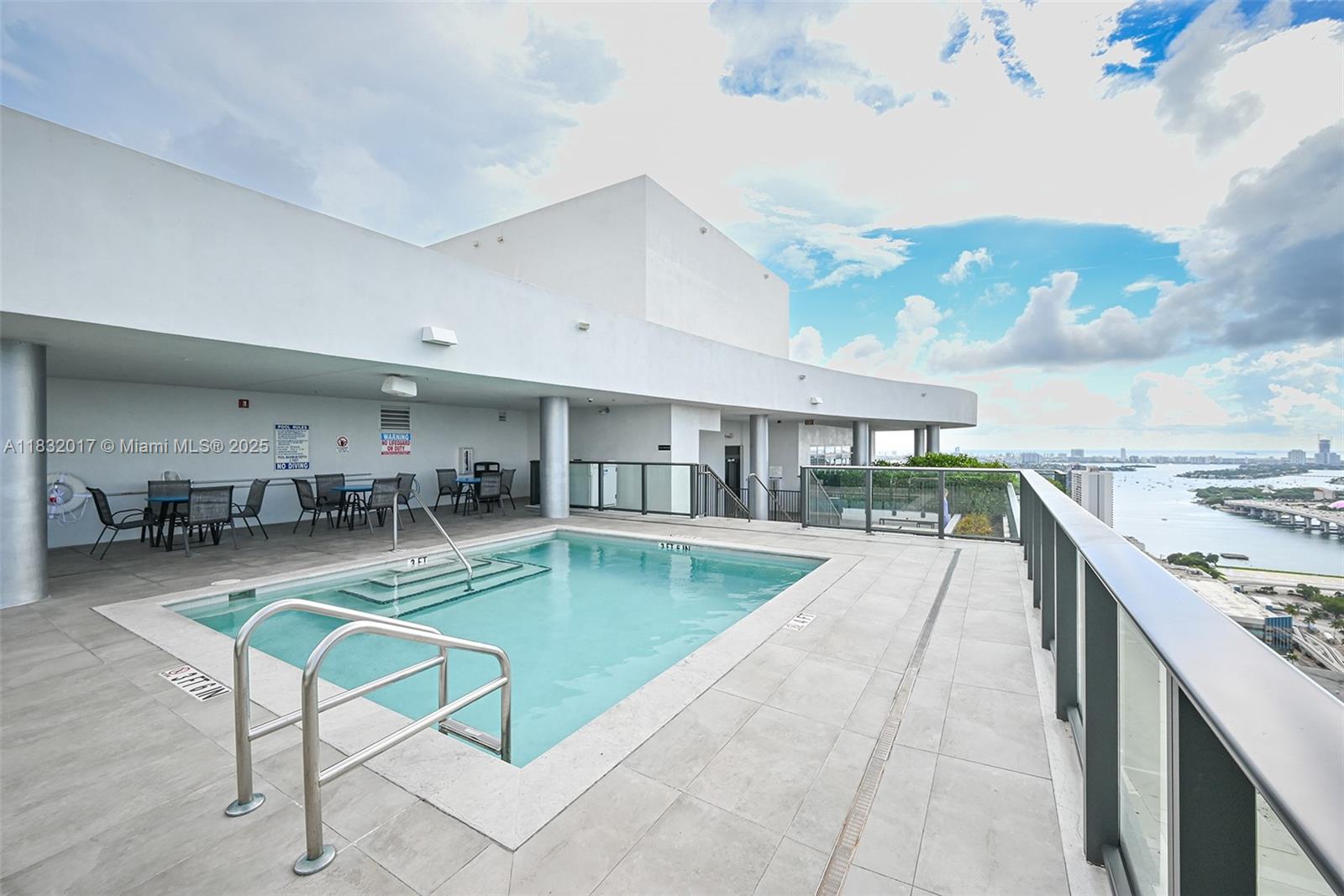 CANVAS CONDO - Residential