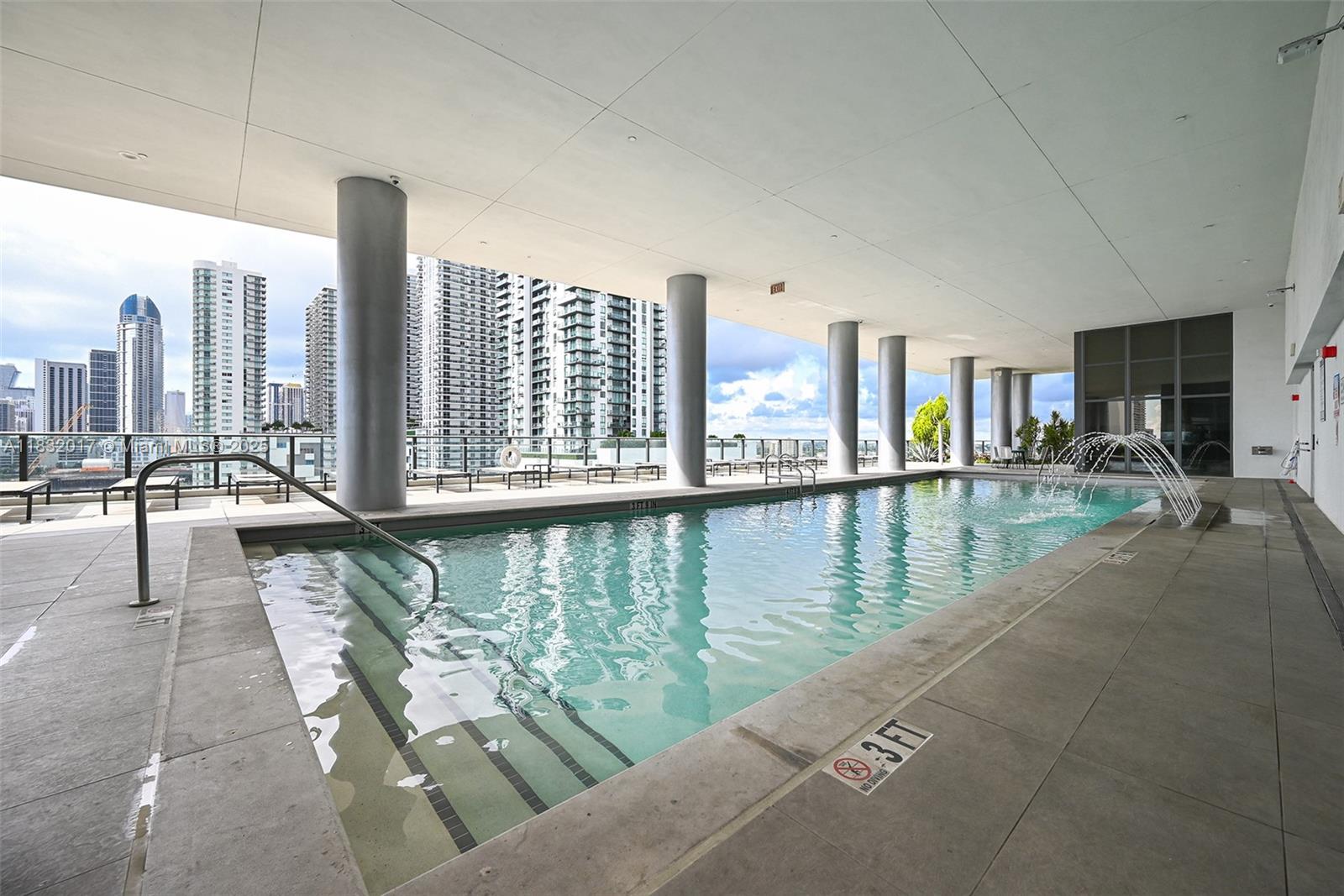 CANVAS CONDO - Residential