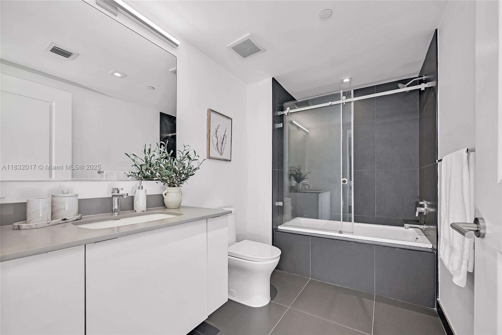 CANVAS CONDO - Residential