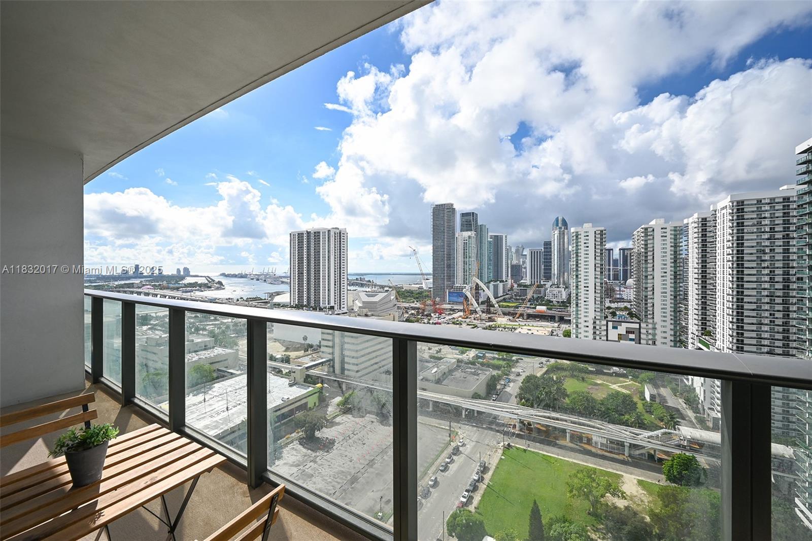 CANVAS CONDO - Residential