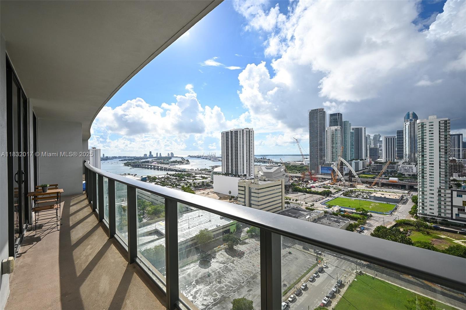 CANVAS CONDO - Residential