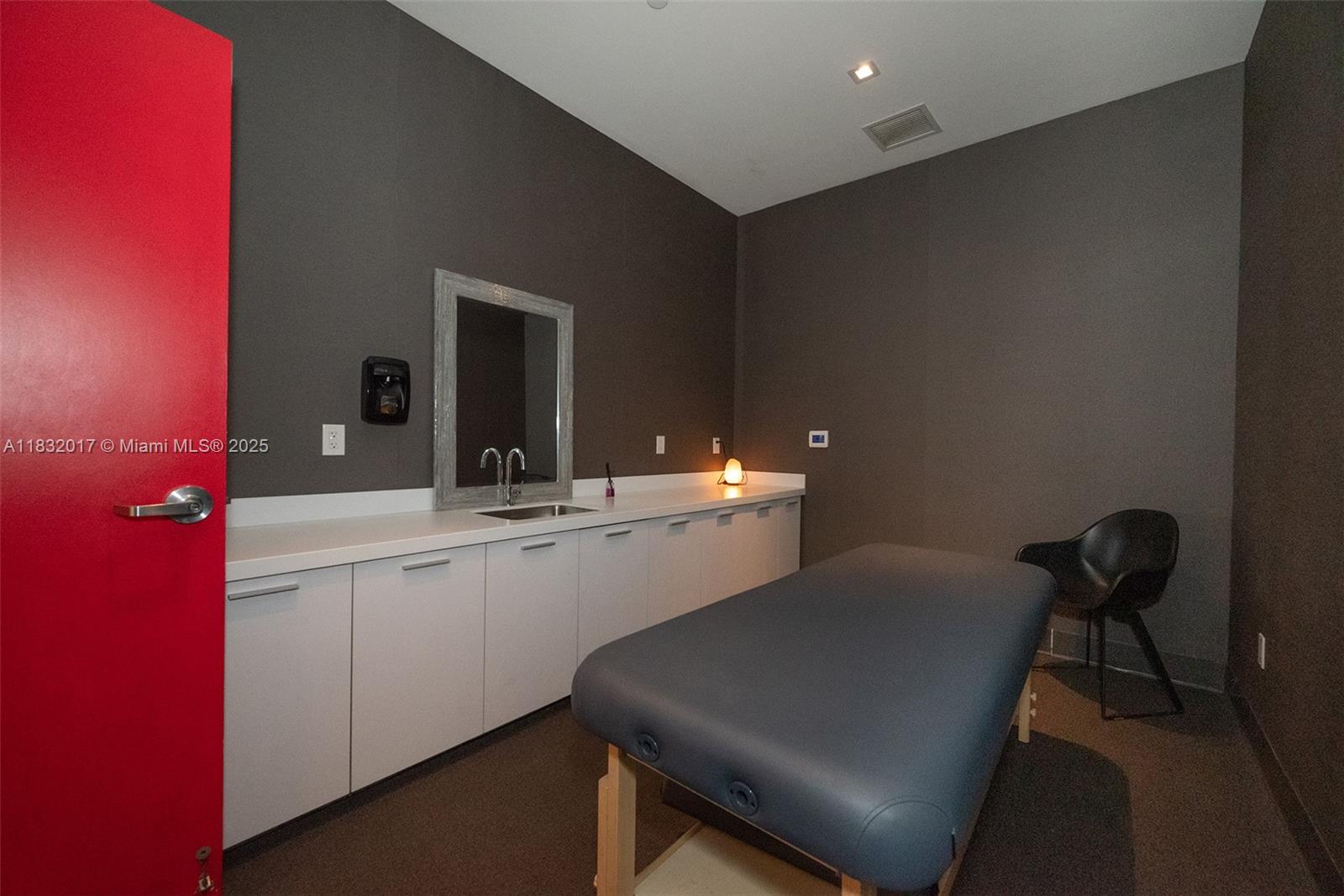 CANVAS CONDO - Residential